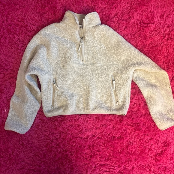 TNA Aritzia - Picture 1 of 2